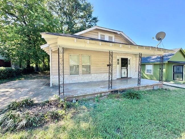 Photo - 2335 Boyle Ave