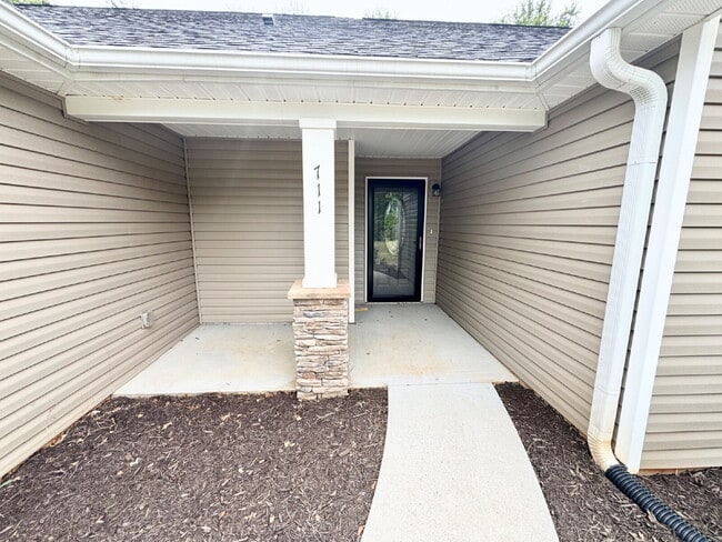Photo - 3 Bedroom, 2 Bath w/ Immediate Availability in Walhalla