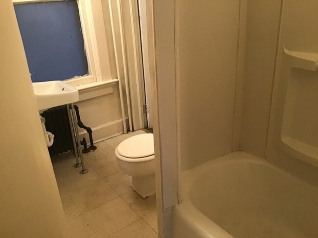 Photo - 1120-22 W Hadley St Unidad Lower Rear