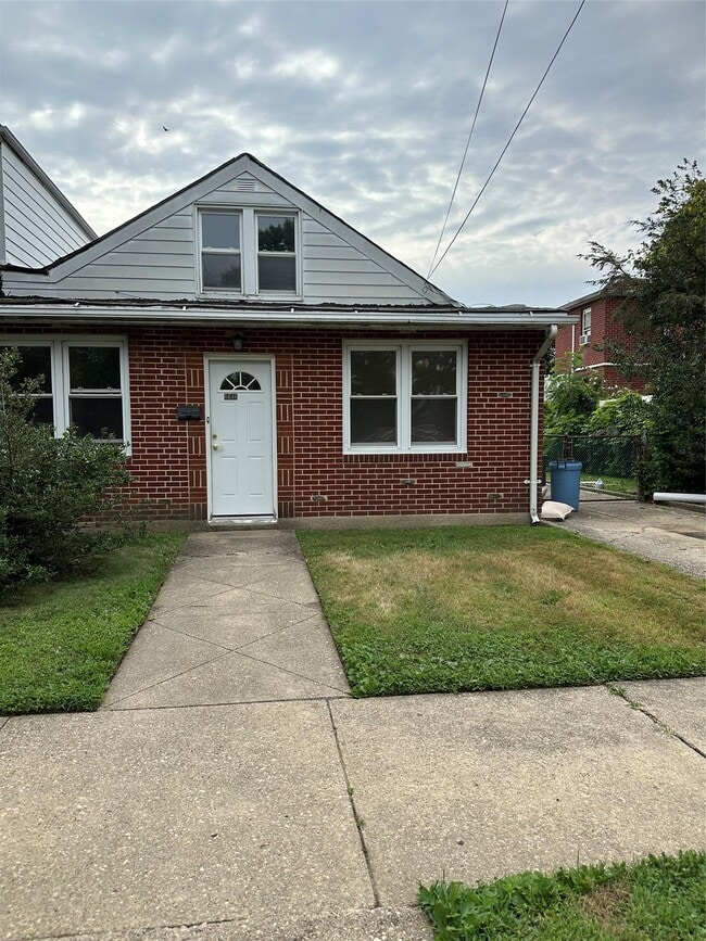 Building Photo - 86-46 Range St Rental