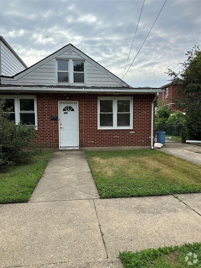 Building Photo - 86-46 Range St Rental