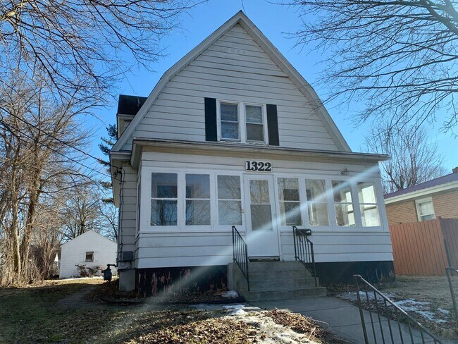 Nicely Updated 3 Bedroom Home - Nicely Updated 3 Bedroom Home