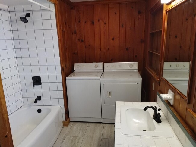 4314 S Buffalo St Unit Upstairs apartment