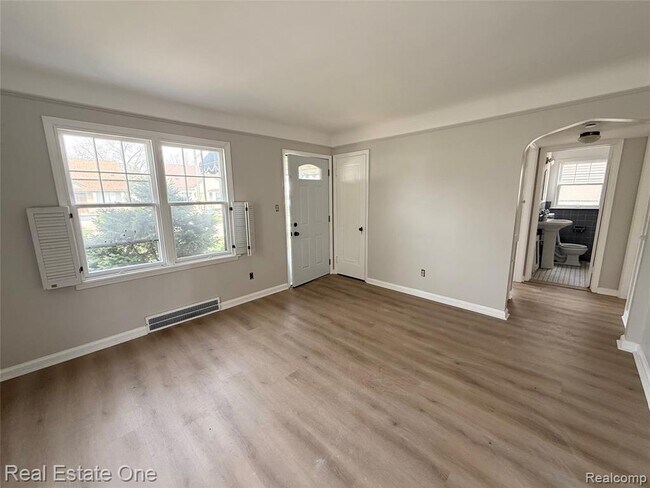 Photo - 24411 Union St