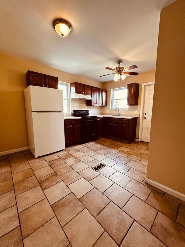 Spacious 4 Bedroom 1 Bath in Marcus Hook! Rental House Rental in