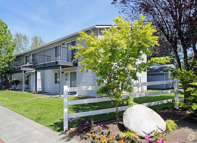 Photo - Maple Crossing