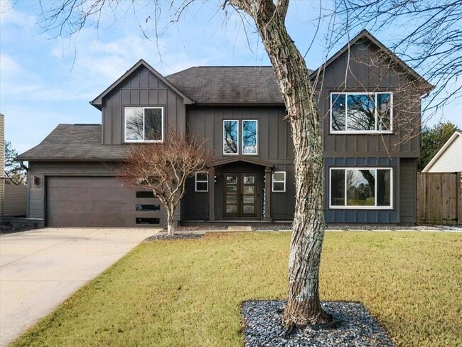 Building Photo - 425 Mikasa Dr