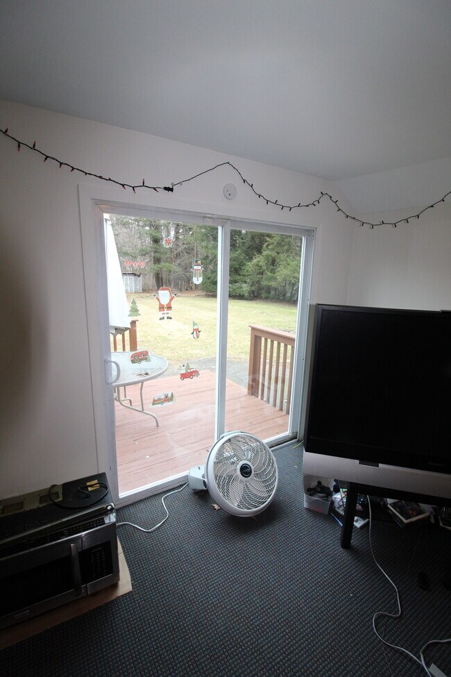 Photo - 136 Tunxis Ave