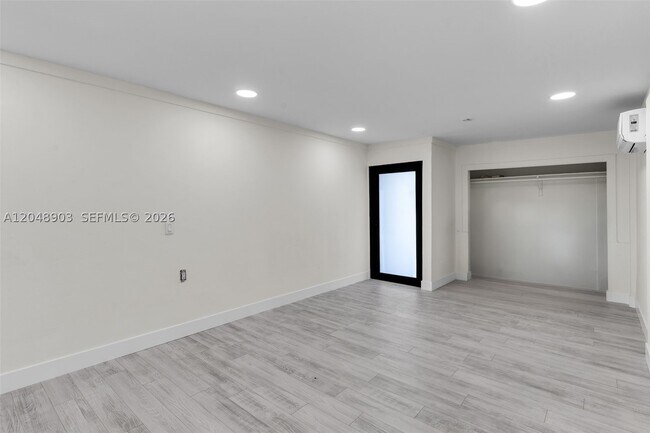 Photo - 725 SW 1st St Unit 1