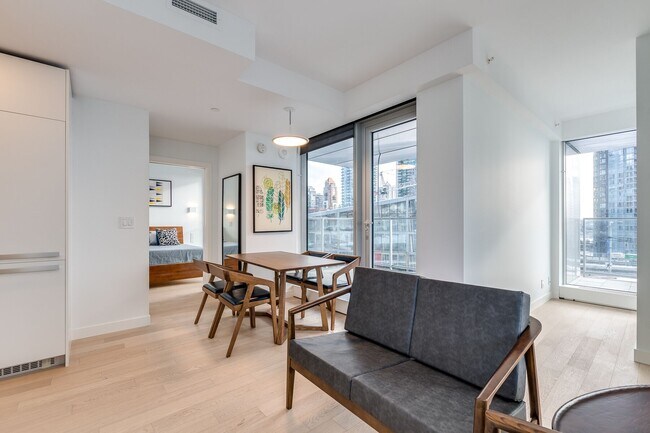 Photo - 1480 Howe St