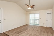 1BR, 1BA - 565 SF