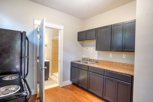 Photo - 1529 Ferry Street Apartments