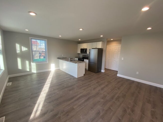 Building Photo - 64 Barrett Ave Unit 1 Rental