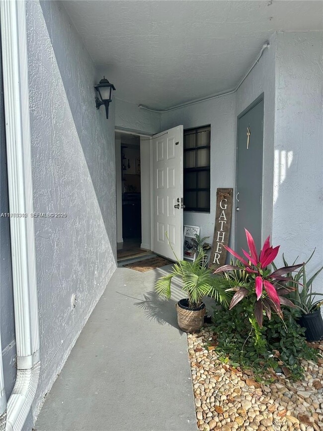 Building Photo - 1211 S Independence Dr Unit 1211G