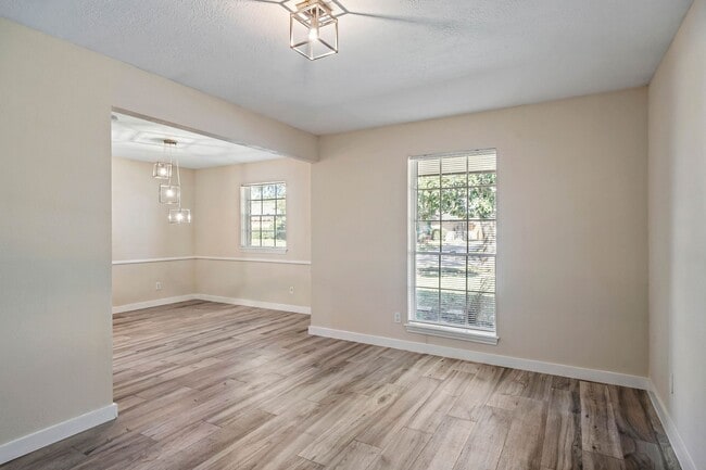 Photo - 1115 Cottage Oak Ln