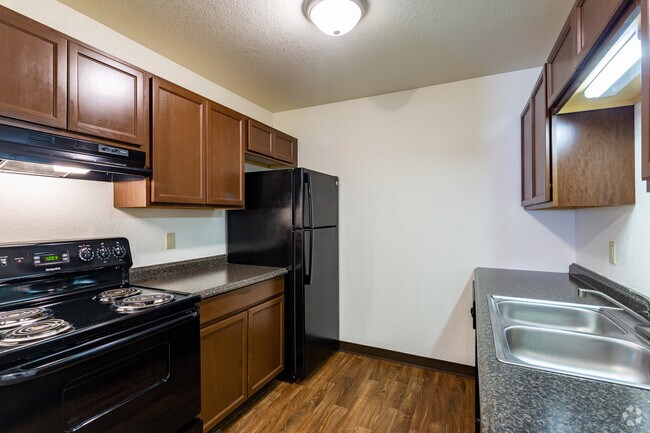 2BR / 2BA Small (Remodeled) - 872 SF