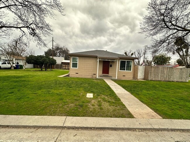 Building Photo - Updated 2-bedroom cottage in La Loma neighborhood!
