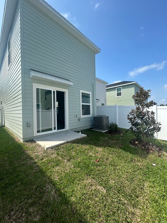 Photo - 1234 St