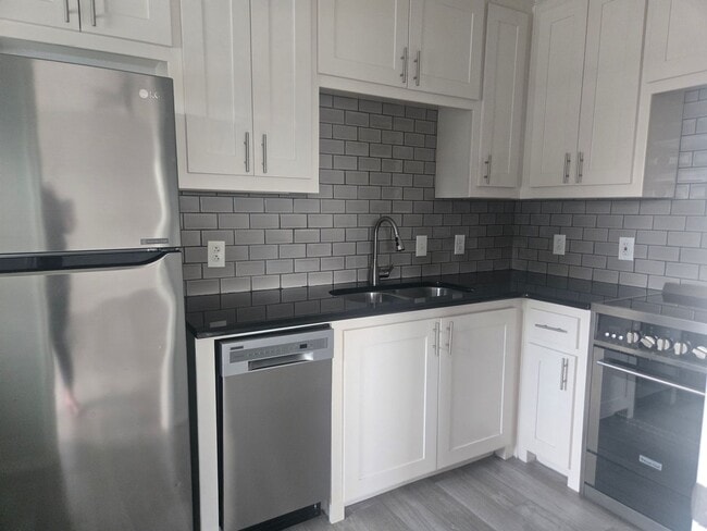 Building Photo - Adorable 1 bedroom/1 bathroom with secured entry!