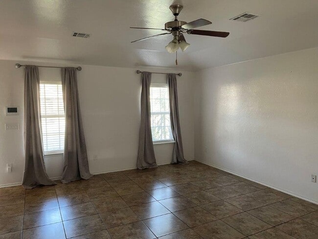 Photo - Newcastle Schools, great floor plan and ne...