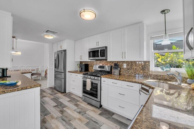 Photo - 530 NE 17th St