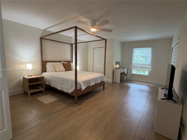 Photo - 7350 Kinghurst Dr Unit 305