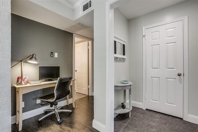 Building Photo - 16301 Ledgemont Ln Unit 202