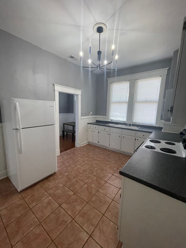Building Photo - 3 Bedroom 2 Bathroom Baldwin Park upstairs Unit 418 E. 40th Street