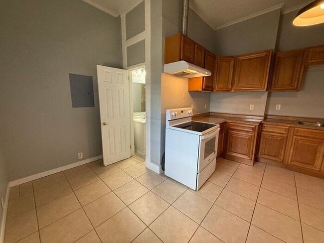 Photo - Pensacola - Downtown - 1 bedroom, 1 bathroom - partial utilities included