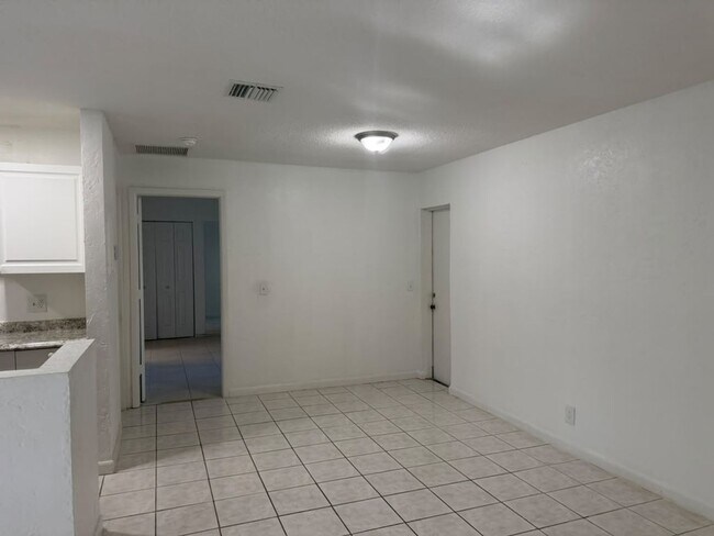 1 Crossings Cir