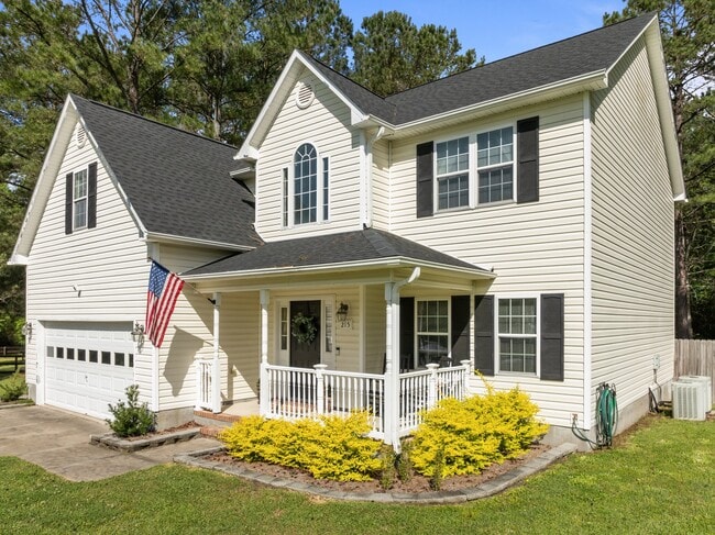 Photo - 215 Bishop Dr