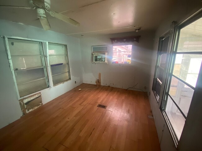 Photo - 2900 FL-17