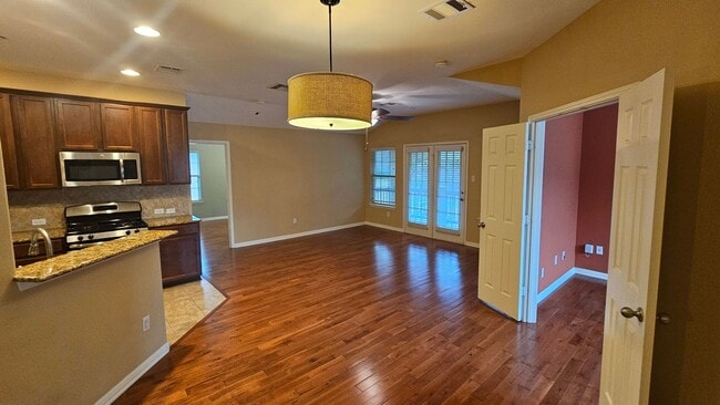 Photo - 1310 W Parmer Ln