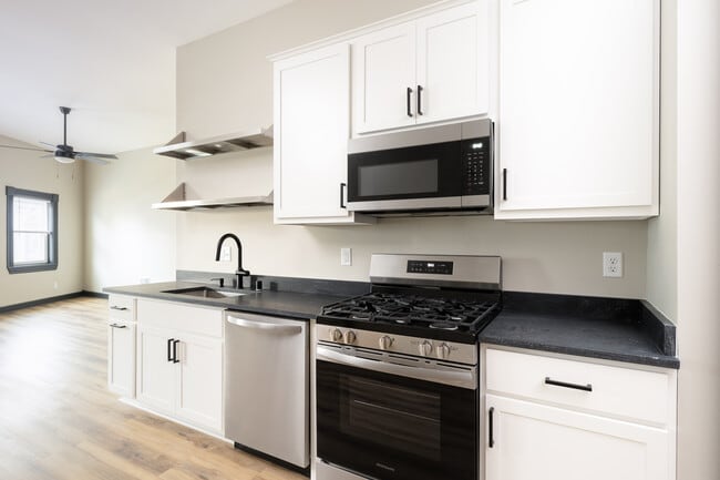 Building Photo - 2226 S Kinnickinnic Ave Unit 1