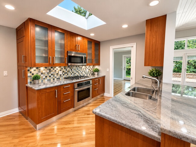 Photo - 924 Brookline Ln