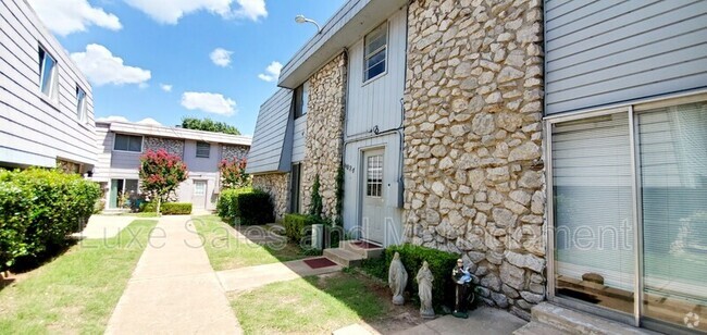 Building Photo - 6024 NW Expressway Unit C Rental