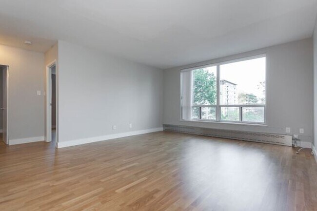 Photo - 2400 Bathurst St Unit 407