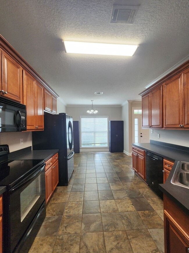 Photo - Spacious 3BD/2BA Home in Hahira with Scree...