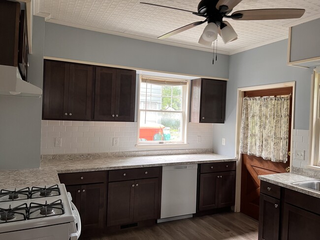 Photo - 364 Ravenwood Ave