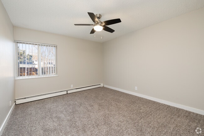 1BR, 1BA - 525SF - Bedroom
