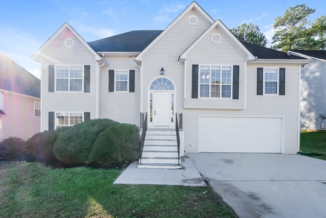 Building Photo - 8062 Mustang Ln