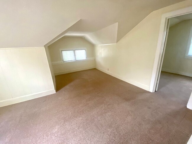 Building Photo - 2412 S 17th St Unit 2