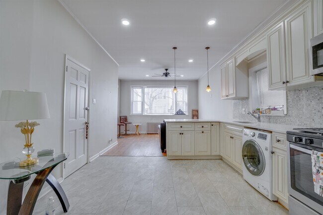 Photo - 678 LIBERTY Ave Unit 1