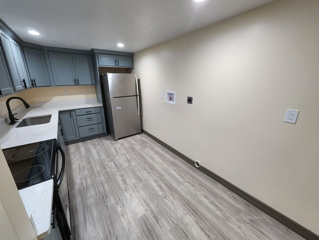 Building Photo - 11369 Hereford Ct Unit Basement Rental