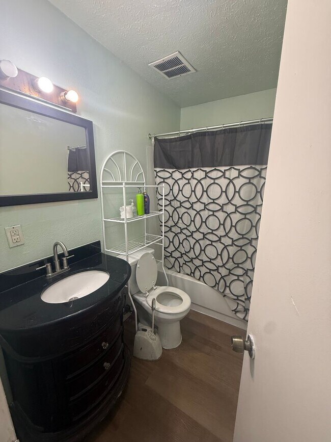 Photo - 2126 Rickert St Unit 2