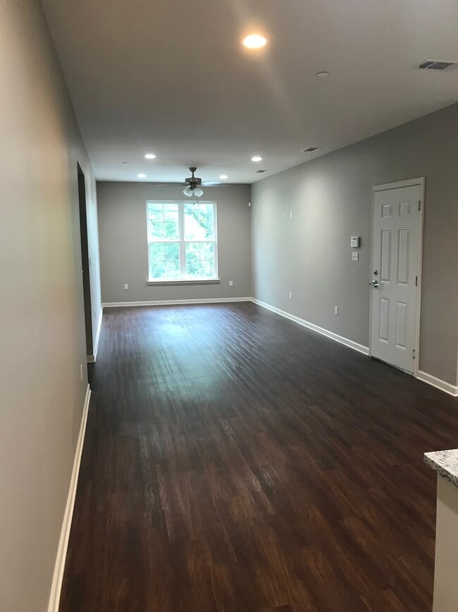 Photo - 124 Thornton Ln