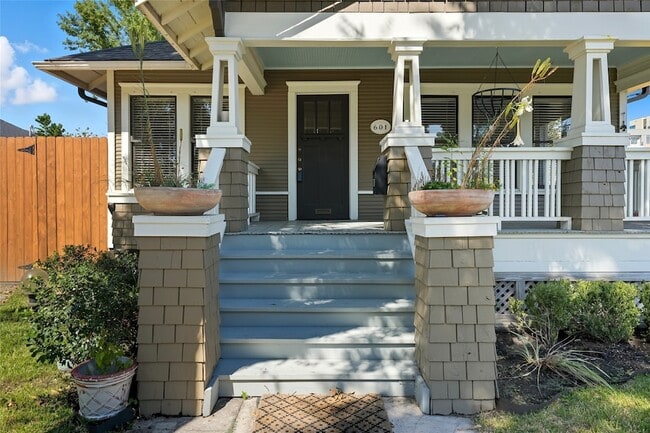 Photo - 601 W 18th St