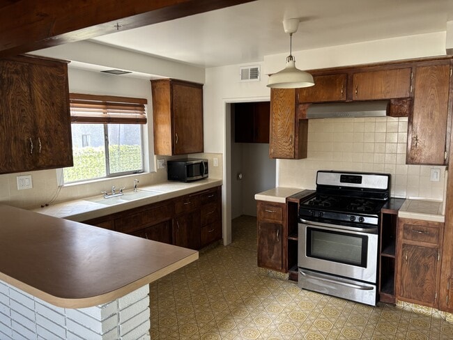 Photo - 366 E Hillsdale St