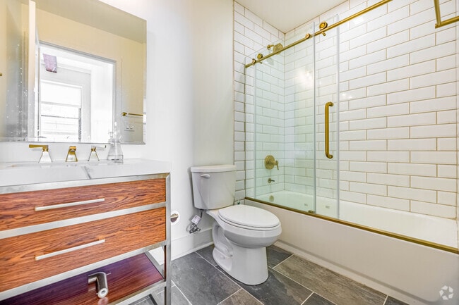 GENERAL BATHROOM WITH TUB
