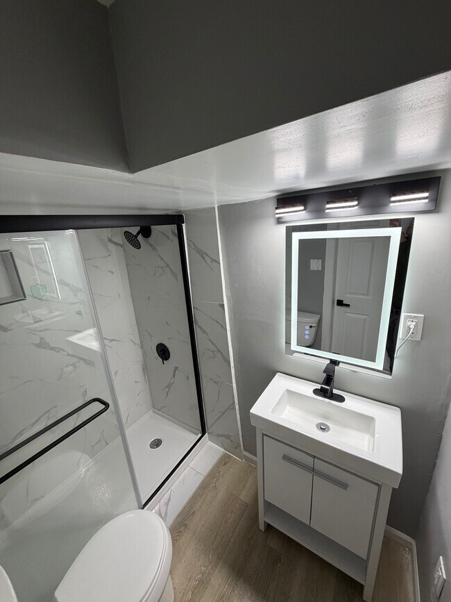 Photo - 7805 Central Ave